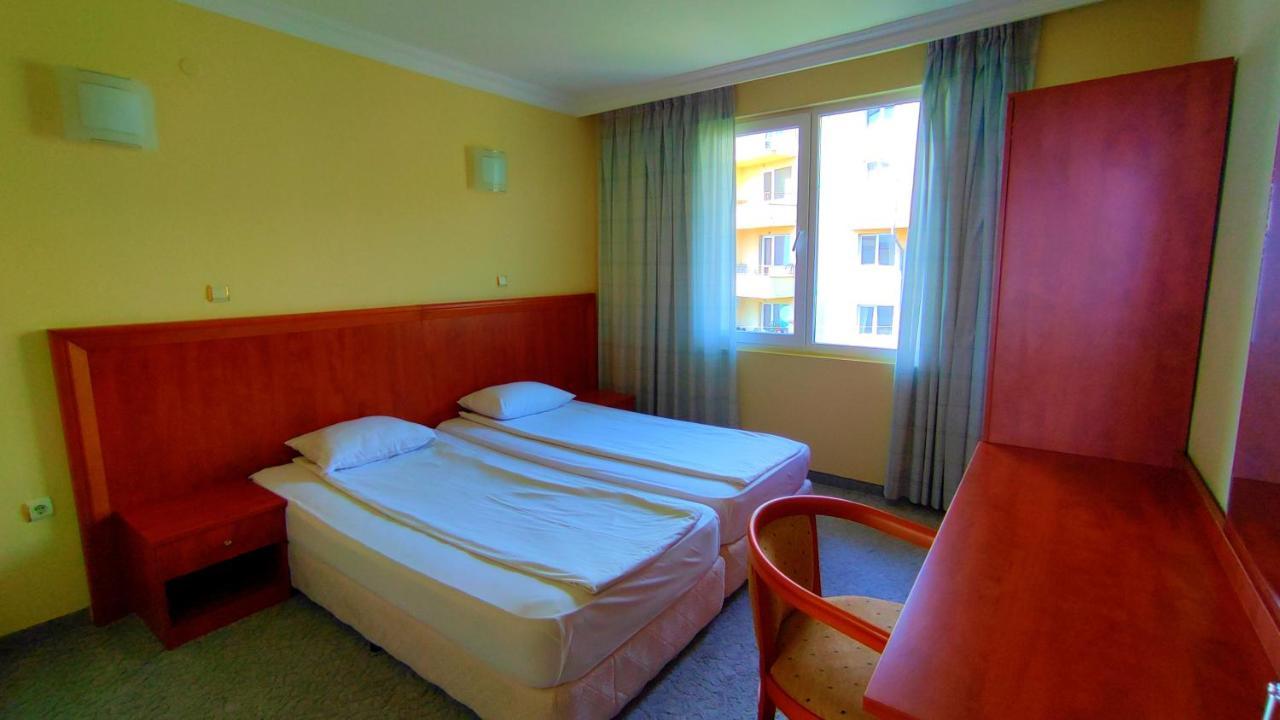 Hotel Consul Sveti Vlas Bagian luar foto